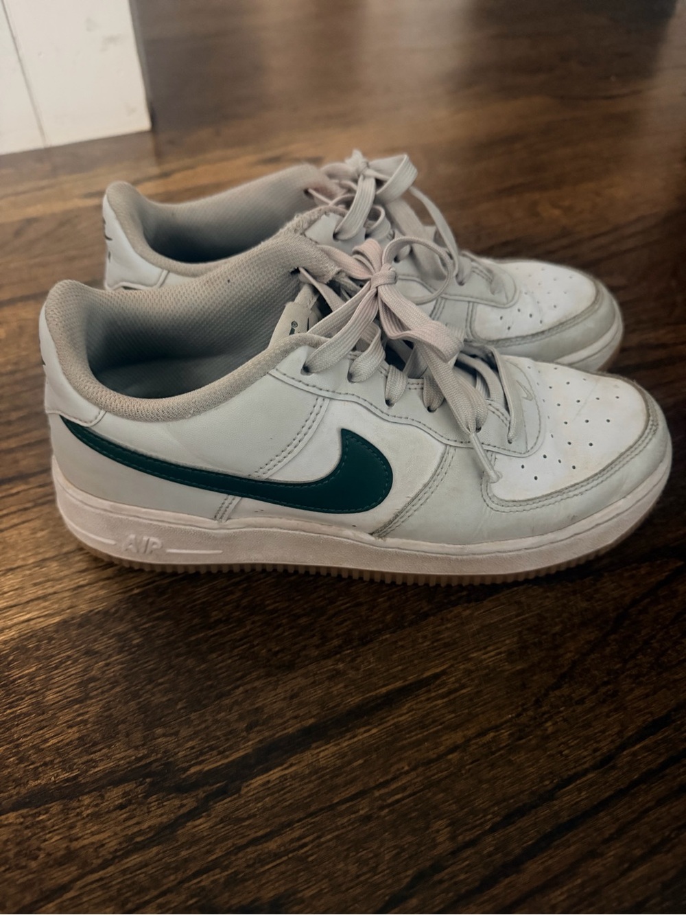 Kids Nike Air Max White Low-Top Sneakers with Dark Green Swoosh